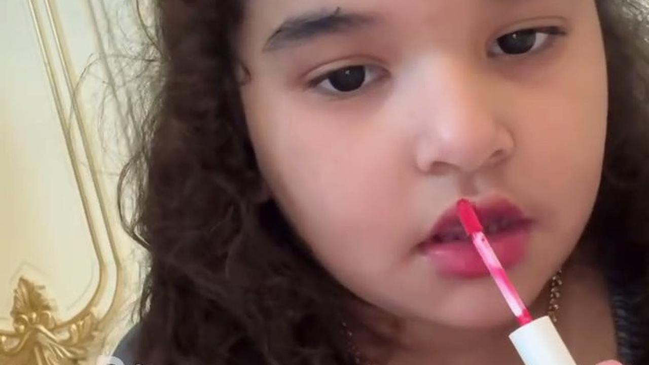 Ayang Anak Tasya Farasya Beri Tutorial Makeup Jadi Princess Aurora, Sudah Jago Tanpa Pakai Cermin