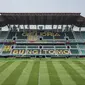 Suasana dalam Stadion Gelora Bung Tomo (GBT) Surabaya, Jawa Timur, Kamis (9/11/2023) menjelang pembukaan Piala Dunia U-17 2023 yang akan diselenggarakan pada Jumat, 10 November 2023. (Bola.com/Bagaskara Lazuardi)