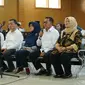 Bupati Bekasi nonaktif Neneng Hasanah Yasin bersama empat pejabat Pemkab Bekasi menjalani sidang dakwaan di Pengadilan Tipikor Bandung. (Huyogo Simbolon)