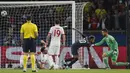 Striker PSG, Neymar, mencetak gol ke gawang Bayern Munchen pada laga Liga Champions di Stadion Parc des Princes, Kamis, Rabu (27/9/2017). PSG menang 3-0 atas Bayern Munchen. (AP/Christophe Ena)