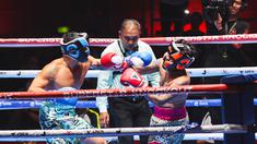 Onadio Leonardo bertanding tinju melawan Bobby Saputra dalam laga Superstar Knockout Vol . 2 di Jakarta International Velodrome, Rawamangun, Jakarta Timur, Sabtu (7/12/2024).