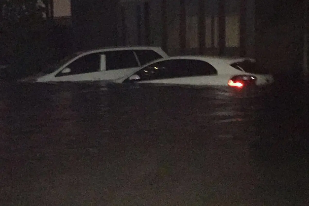  Tanggul Jebol, Sebagian Wilayah Pantai Mutiara Terendam Banjir
