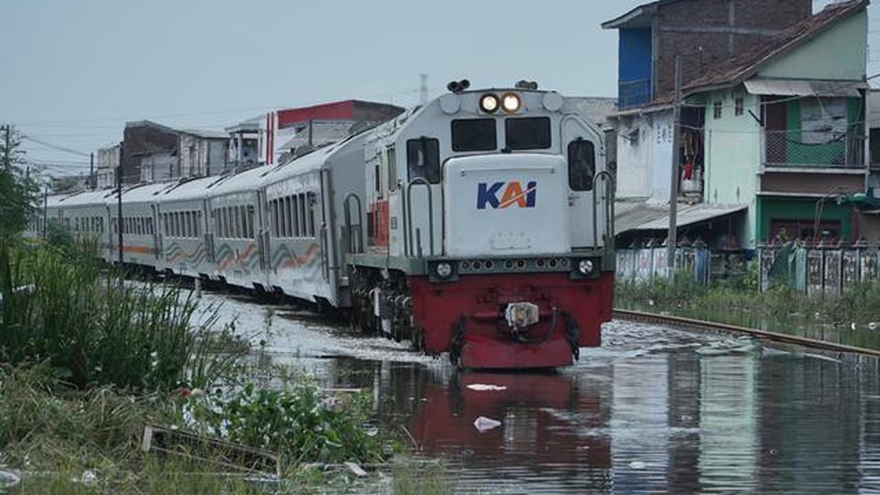 Hujan dan Banjir Bikin Perjalanan Kereta Terhambat, Begini Instruksi Menhub