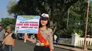 (Foto: Wahidin/ Facebook) hati-hati kalau nyebrang jalan, jangan lihat yang lain.