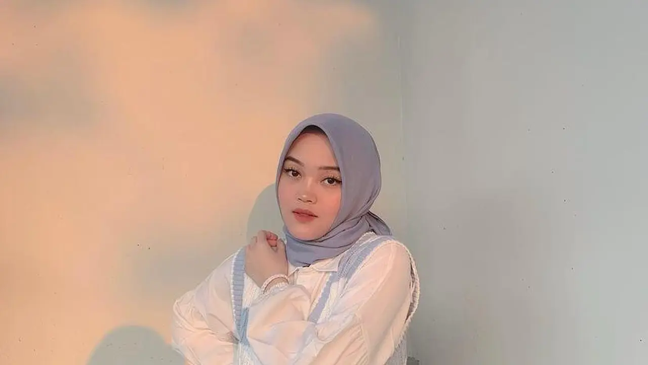 Putri Delina terlihat cantik di perayaan ulang tahun yang ke-21 tahun