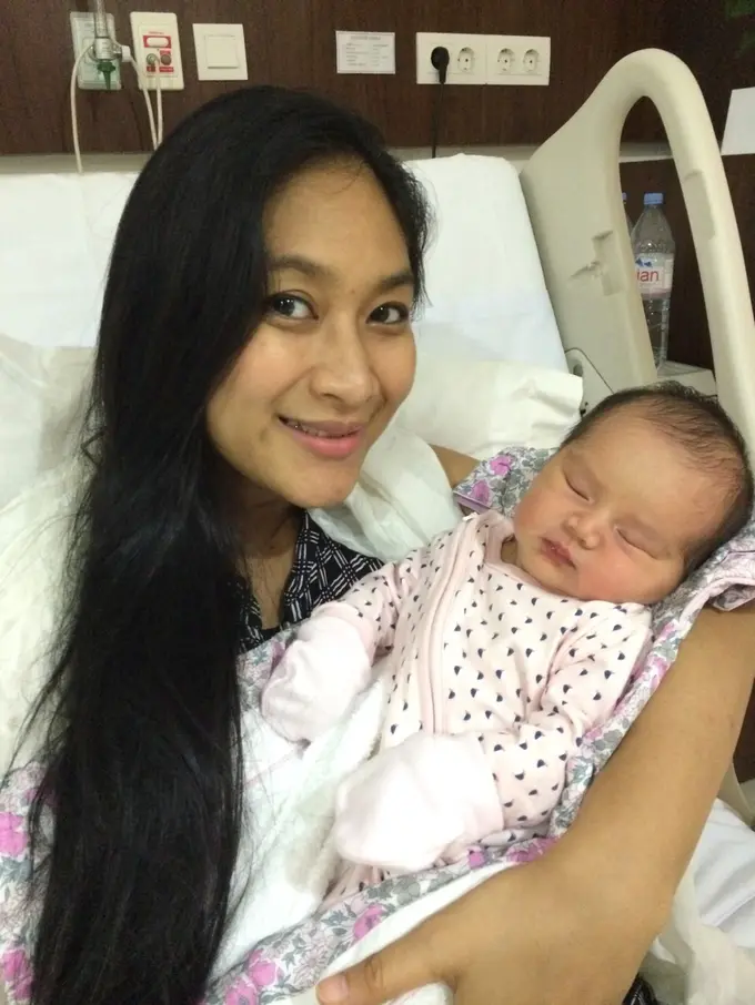 Happy Salma dan anaknya, Tjokorda Sri Kinandari Kerthyasa