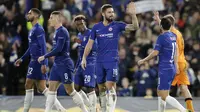 Striker Chelsea, Oliver Giroud, melakukan selebrasi usai membobol gawang PAOK Thessaloniki pada laga Liga Europa di Stadion Stamford Bridge, Kamis (29/11). Chelsea menang 4-0 atas PAOK Thessaloniki. (AP/Matt Dunham)
