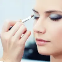 Ilustrasi makeup. (via: sislispa.com)