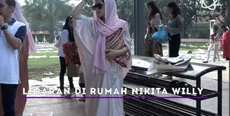 Nikita Willy merayakan hari lebaran bersama keluarga, yakni ayah dan ibu serta adik perempuannya. Kebahagiaan tentu dirasakan oleh Nikita Willy dan keluarga.