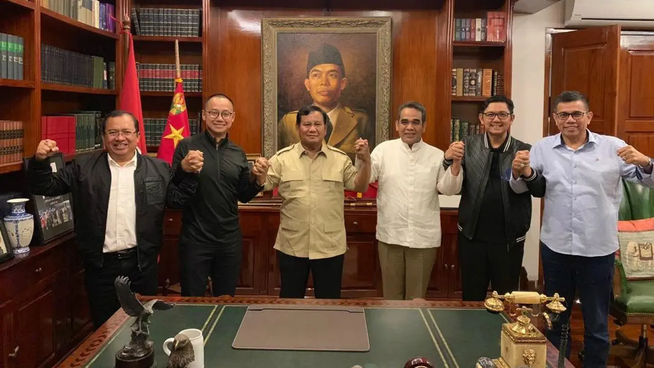 Capres nomor urut 02 Prabowo Subianto bersama lima sekjen parpol pendukungnya di Pilpres 2019.