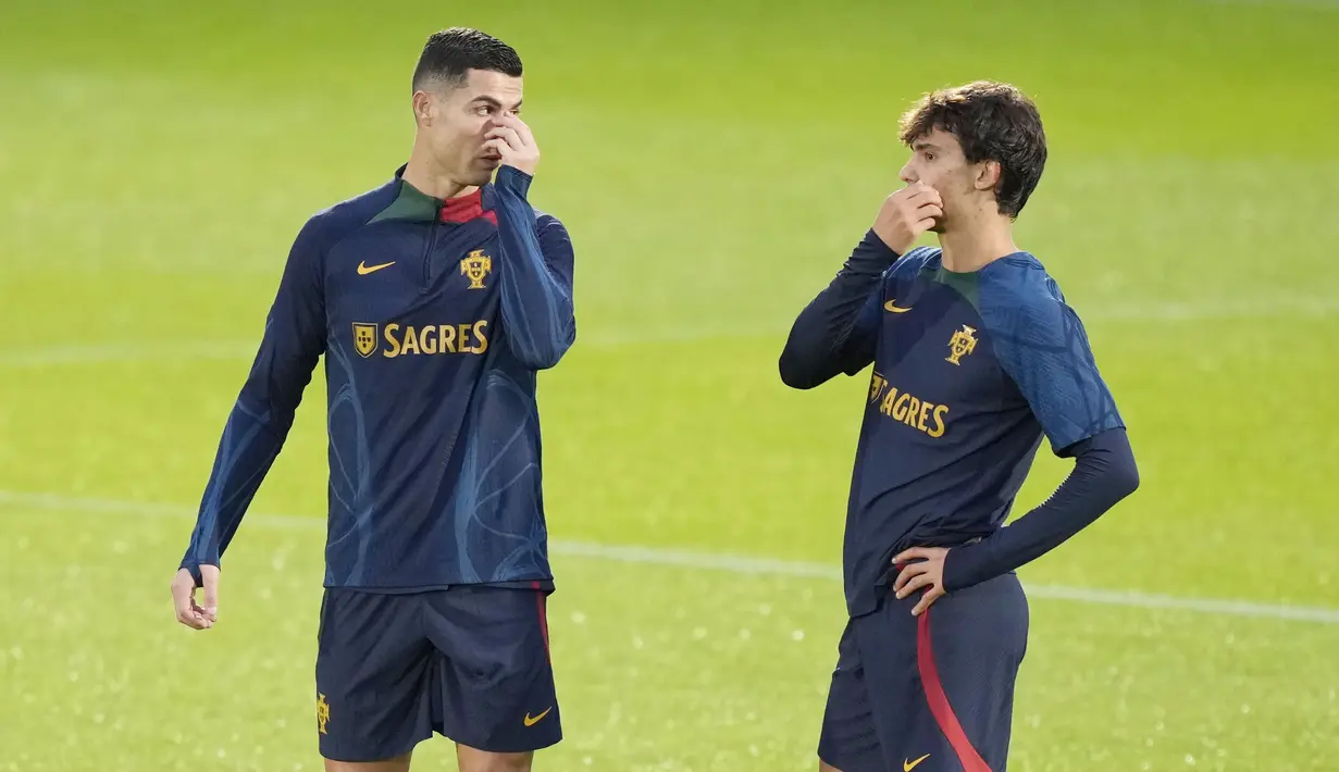 Dalam wawancaranya tersebut, Ronaldo menyerang Erik ten Hag yang dianggap tidak menghormati dirinya serta mengkritik MU yang tidak ada kemajuan sejak ditinggal Sir Alex Ferguson pada 2013. (AP/Armando Franca)
