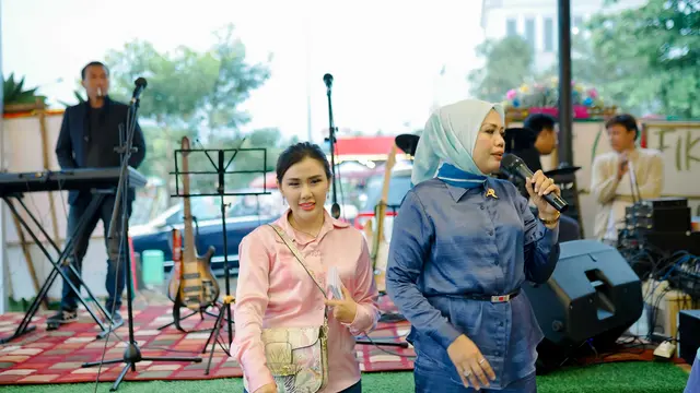 Rey Utami saat pembukaan bisnis barunya