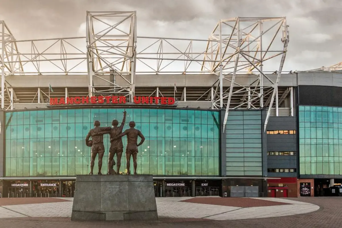 Ilustrasi Manchester United, Old Trafford