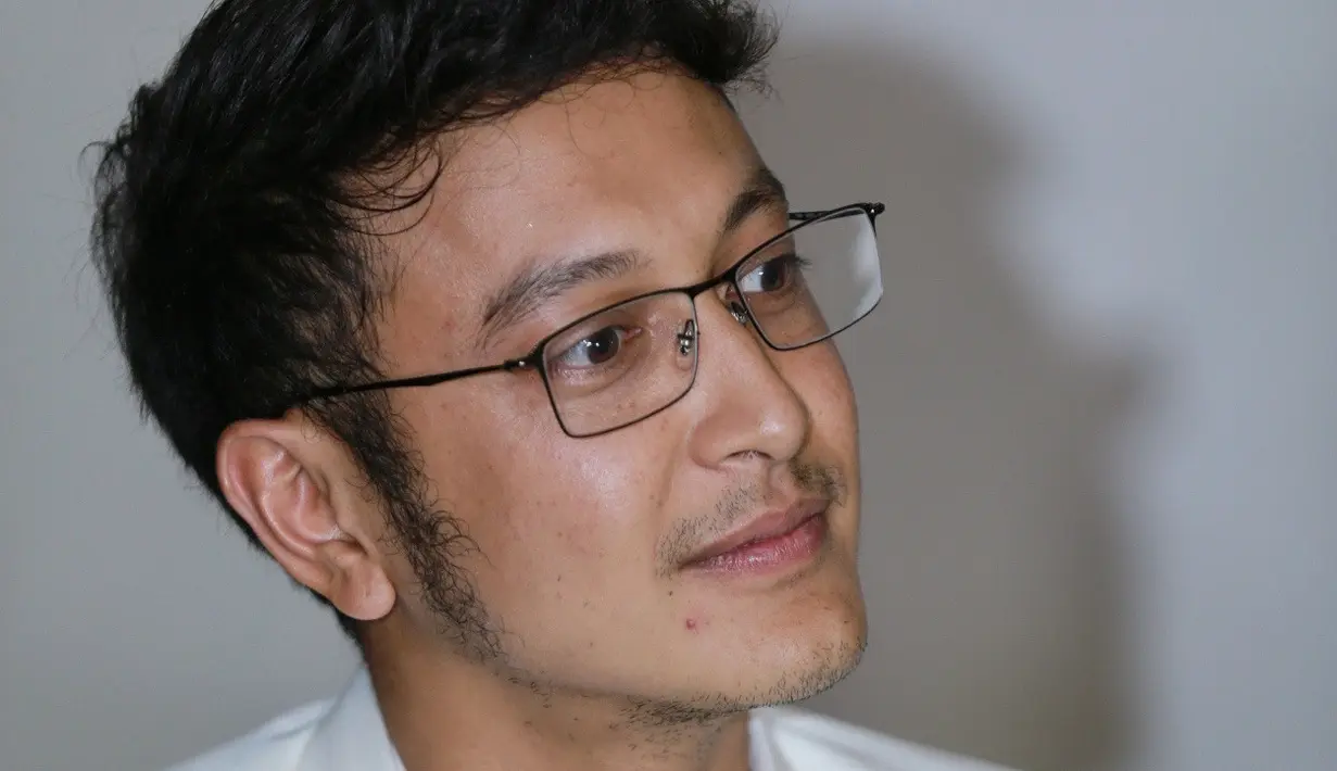 Menurut Nadine, Dimas sudah seperti teman lamanya saat pertama kali bertemu. Nadine mengaku jika dirinya Sok Kenal Sok Deket saat pertama kali bertemu dengan Dimas. (Adrian Putra/Bintang.com)