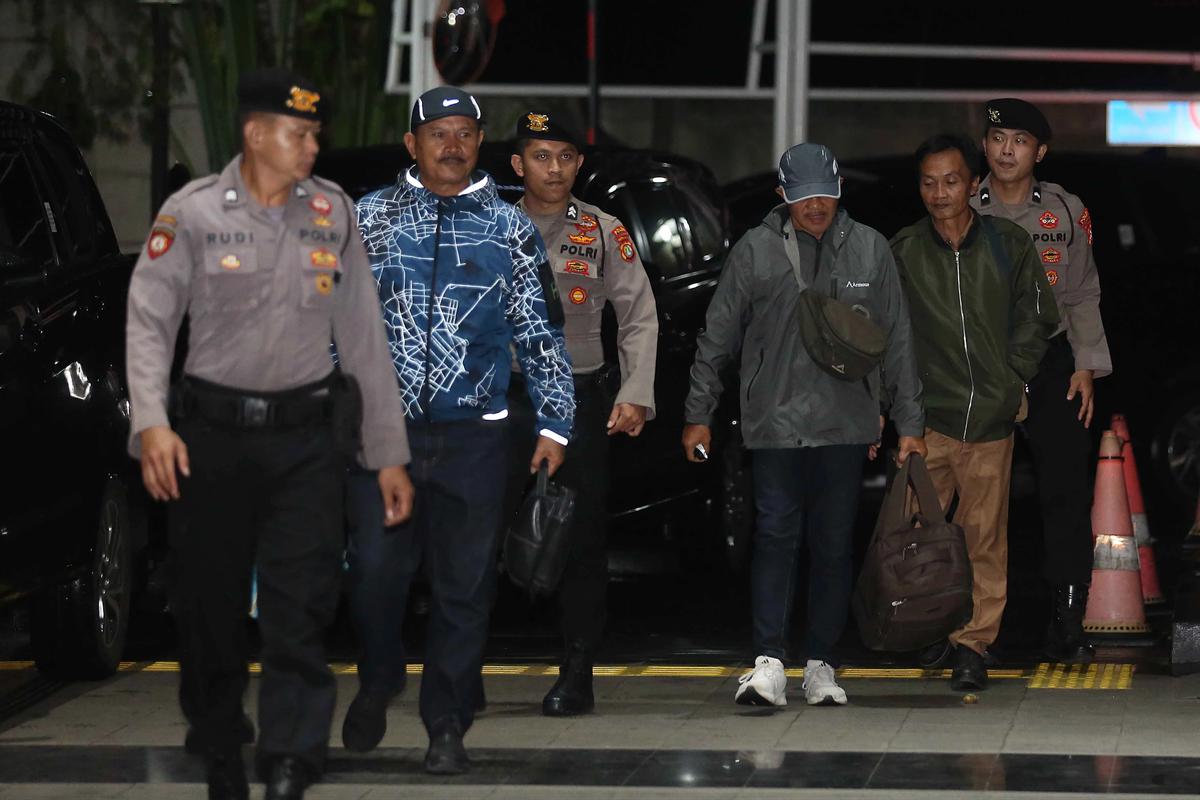 FOTO: Wali Kota Madiun Maidi Tiba di Gedung Merah Putih KPK Usai Terjaring OTT