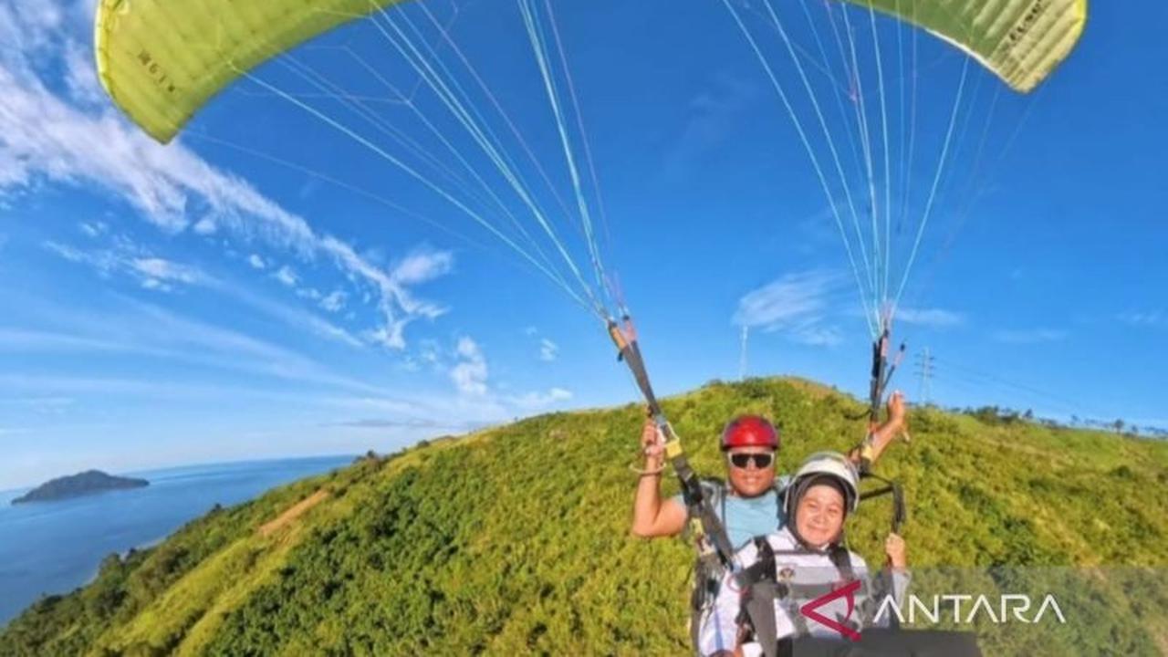 Wisata Paralayang Gorontalo Utara di Puncak Dunu Dongkrak Kunjungan Turis