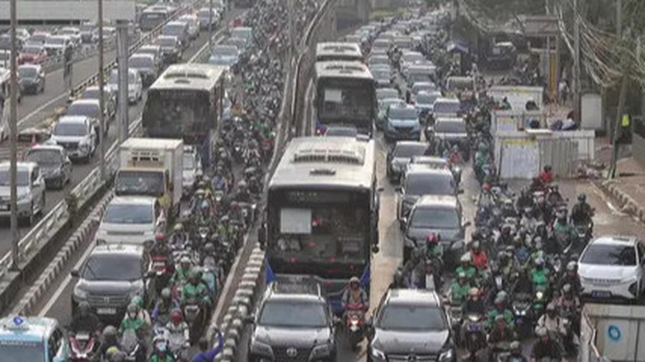 Bukan Karena Kedatangan Presiden Macron, Polisi Ungkap Biang Kerok Macet Parah di Jakarta