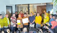 Partai Golkar resmi mengusung Khofifaf Indar Parawansa dan Emil Dardak untuk maju Pilkada Jawa Timur 2024. (Liputan6.com/Nanda Perdana Putra)