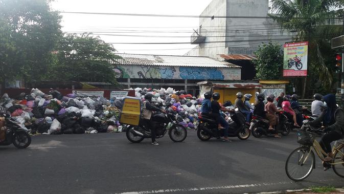 6 Potret Jalanan Jogja Penuh dengan Sampah, Bikin Risih Masyarakat (sumber: Twitter.com/triwahyukh)