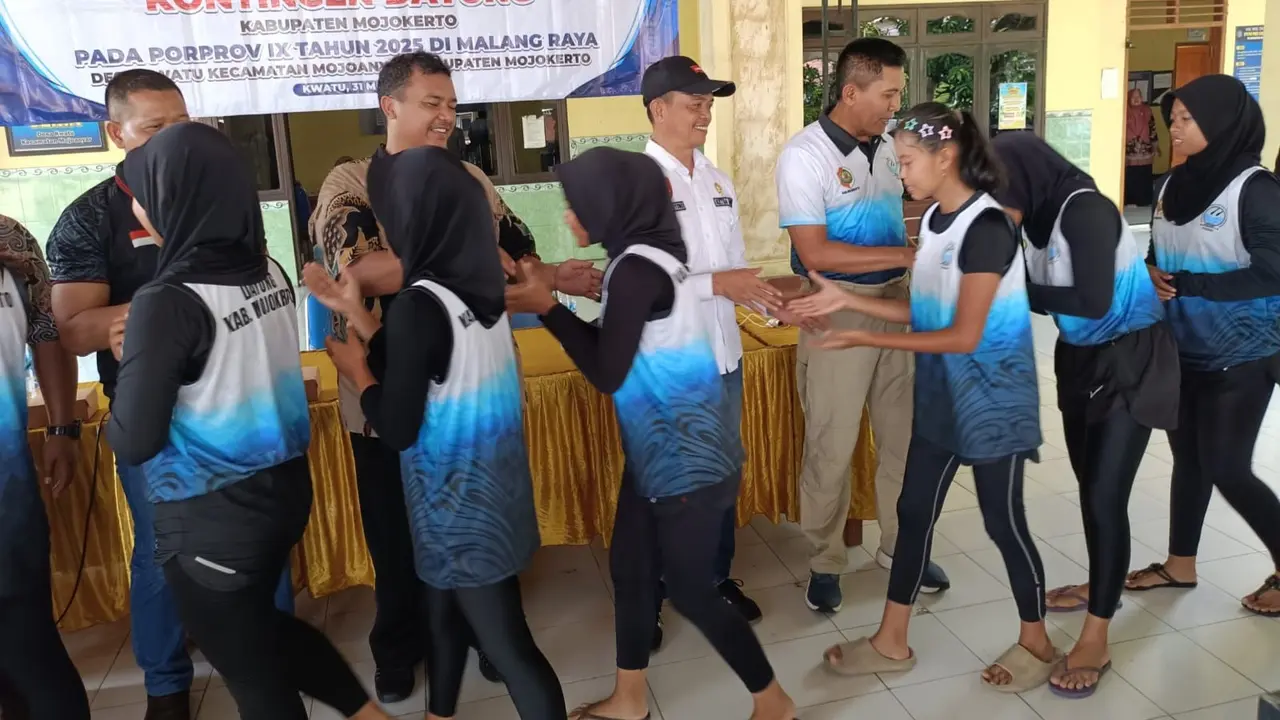 Acara silaturahmi dan pelepasan Kontingen Dayung di Desa Kwatu, Mojokerto.