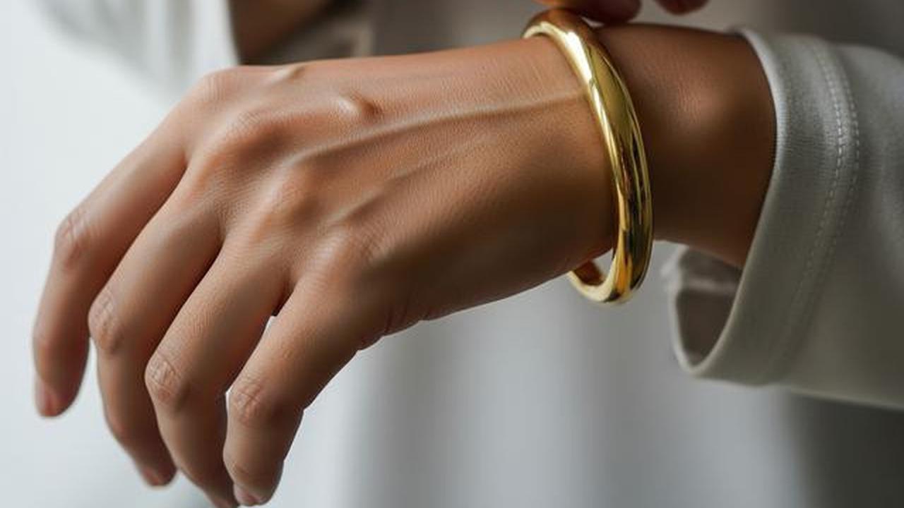 9 Model Gelang Emas Klasik untuk Ibu Rumah Tangga Usia 40 Tahun, Nyaman dan Elegan