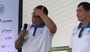 Momen Menteri LH Jumhur Menangis Saat Bela Program MBG