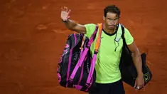 Rafael Nadal harus absen di Olimpiade Tokyo 2020 dengan alasan untuk menjaga kebugarannya. Wajar saja, tampi di Olimpiade akan membutuhkan tenaga yang ekstra. Pilihannya ini bertujuan untuk memperpanjang karirnya karena tubuhnya yang tak lagi muda. (Foto: AFP/Christophe Archambault)