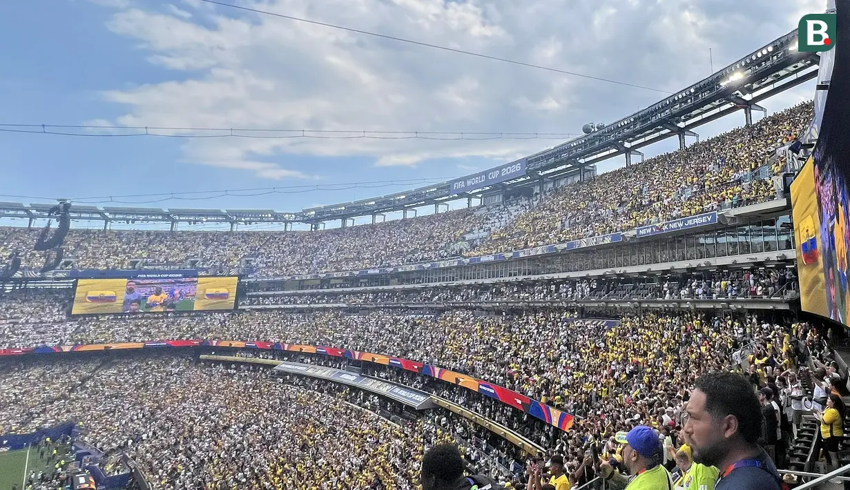 Suporter Ekuador dan Jerman memenuhi tribune MetLife Stadium, New York, New Jersey, AS, saat laga fase grup Piala Dunia 2026, Kamis (25/6/2026). Puluhan ribu pendukung dari kedua negara menciptakan atmosfer meriah dengan nyanyian dan dukungan tanpa henti sepanjang pertandingan. (KLY Sports/Hery Kurniawan)