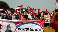 Massa dari Aliansi Masyarakat Peduli Hukum Indonesia (AMPHI) menggelar aksi damai di depan Istana Merdeka dalam rangka mendukung revisi UU KPK. (Istimewa)