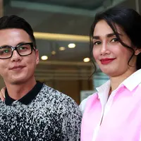 Andhika Pratama dan Ussy Sulistiawaty. (Deki Prayoga/Bintang.com)