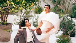 Maternity Shoot Terbaru Shenina Cinnamon dan Angga Yunanda, Romantis