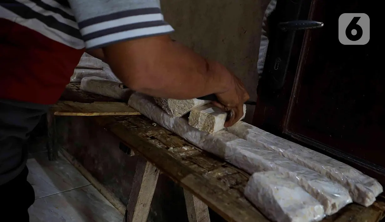 Berdasarkan data Badan Pangan Nasional per Selasa, 15 April 2025, harga kedelai biji kering impor di tingkat nasional tercatat sebesar Rp10.656. (Liputan6.com/Herman Zakharia)