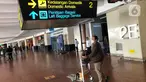 Penumpang beraktivitas di area Bandara Soekarno-Hatta, Tangerang, Jumat (24/7/2020). Senior Manager Branch Communication and Legal Bandara Soetta Febri Toga Simatupang mengatakan di bulan Juli, jumlah pergerakan penumpang rata-rata per hari mencapai 30.000 orang. (Liputan6.com/Immanuel Antonius)