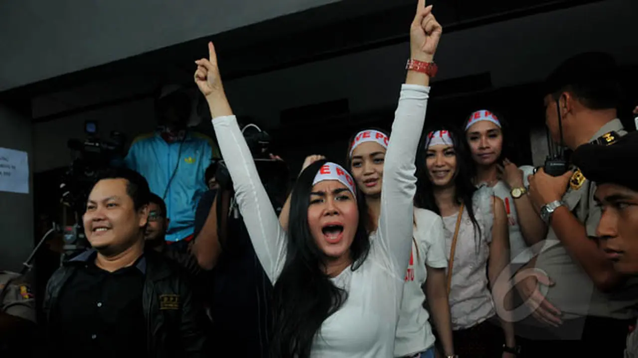 Perempuan Cantik Ramaikan Sidang Budi Gunawan