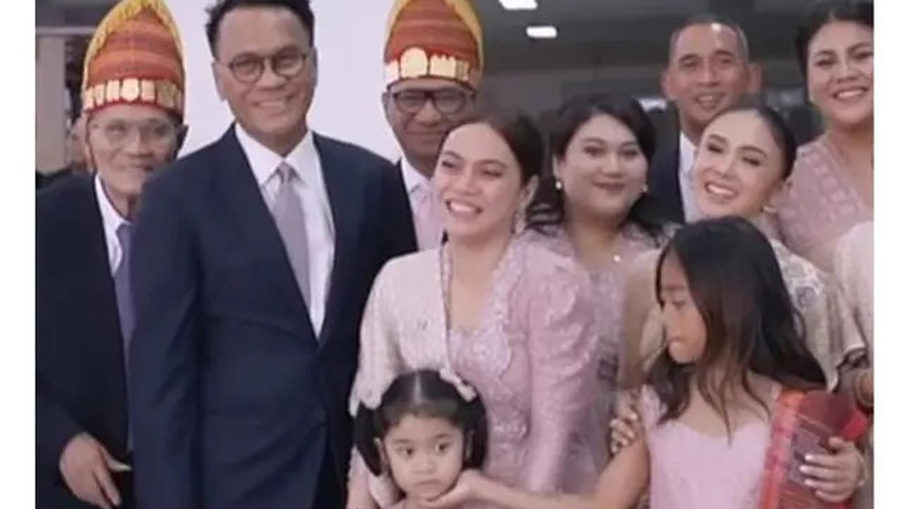 7 Potret Henry Siahaan Ultah ke-68, Yuni Shara Unggah Acara KentalNuansaBatak