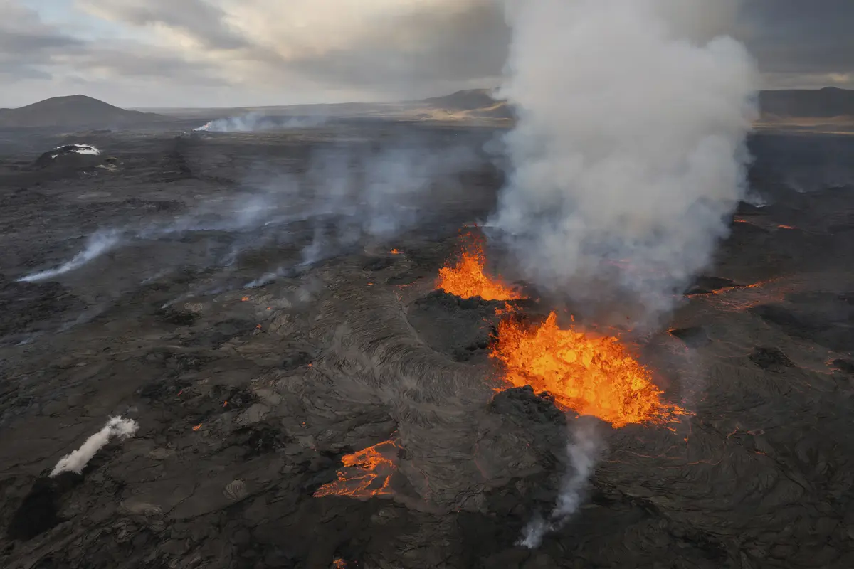 Lava Terus Mengalir dari Gunung Berapi Islandia