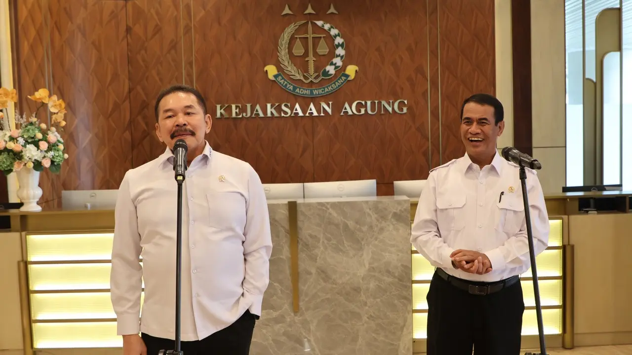 Jaksa Agung ST Burhanuddin menerima kunjungan Menteri Pertanian (Mentan) Amran Sulaiman di Kejaksaan Agung (Kejagung), Jakarta Selatan.