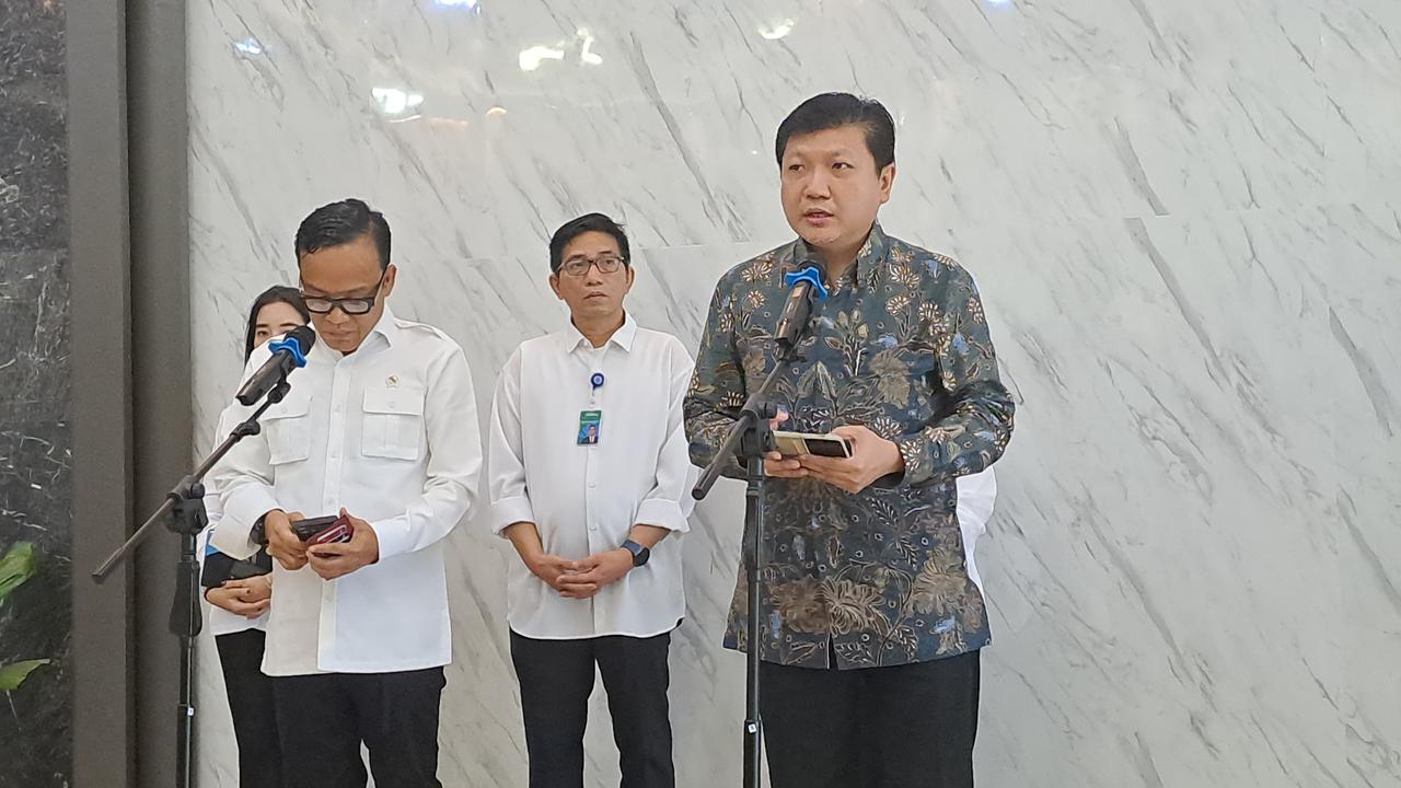 VIDEO: Bos Sritex Keras Depan Wamenaker Soal Ancaman Banjir PHK: Jangan Sampai Nambah Masalah!