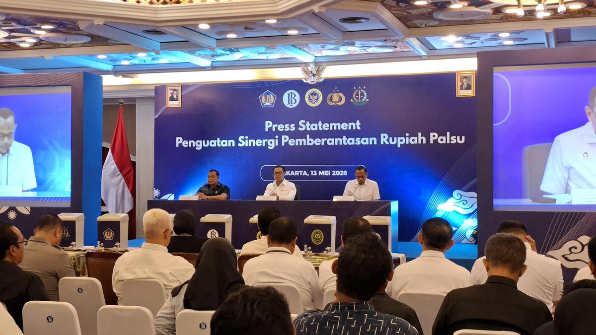 Detik-detik Pemusnahan Ratusan Ribu Lembar Uang Palsu
