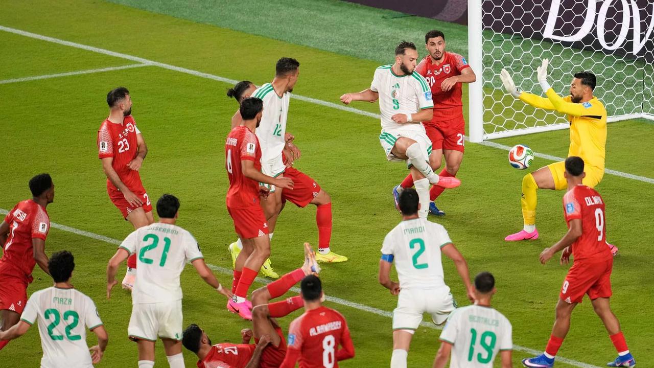FOTO: Yordania Tersingkir Setelah Takluk  1-2 dari Aljazair
