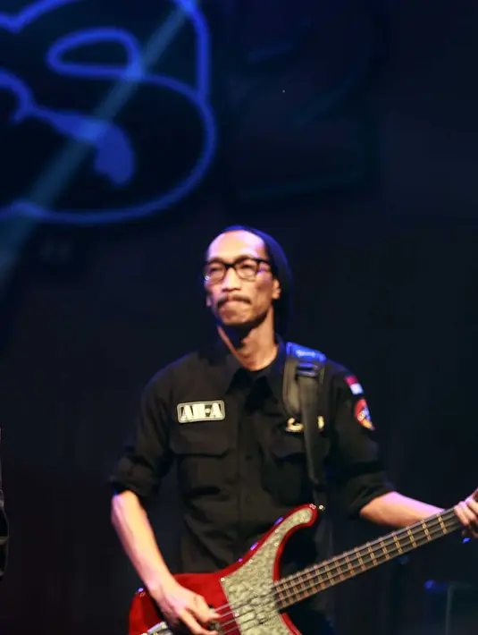 Band Potret tampil di panggung outdoor B yang disana bergantian tampil para musisi berbakat diantaranya Candil, Tata Jenata, Rif, Aura Kasih, Iis Dahlia, Mulan Jameela, dan Gigi. (Deki Prayoga/Bintang.com)