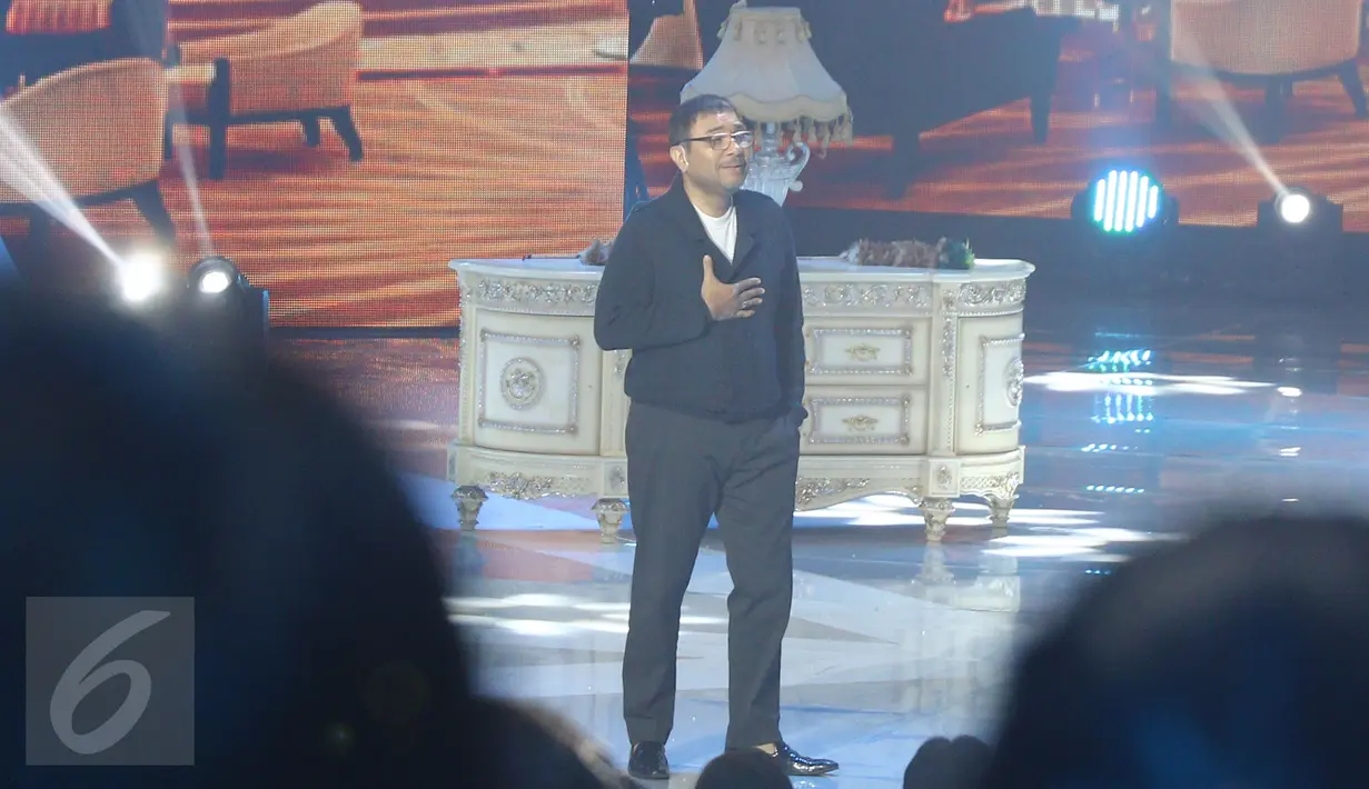 Harvey Malaiholo saat tampil drama musikal “Christmas Harmony in Diversity” di  Studio 6 Emtek City, Jakarta, Minggu (25/12/2016). (Liputan6.com/Herman Zakharia)