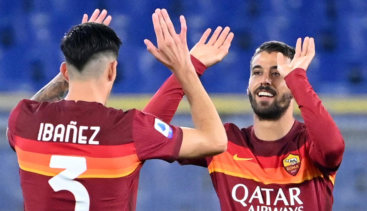 Leonardo Spinazzola. Bek kiri Italia ini didatangkan AS Roma dari Juventus pada musim 2019/2020 dengan nilai transfer 29,5 juta euro. Hingga akhir musim lalu ia tampil dalam 71 laga dengan mencetak 4 gol. Musim ini ia masih belum tampil akibat cedera pasca Euro 2020. (Foto: AFP/Alberto Pizzoli)