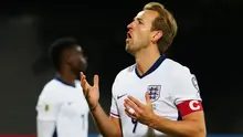 Reaksi striker Timnas Inggris, Harry Kane, saat melawan Latvia pada the Kualifikasi Piala Dunia 2026 di Stadion Daugava, Riga, Latvia, Rabu (15/10/2025) dini hari WIB. (Gints Ivuskans / AFP)