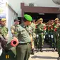 Puluhan personel dari 7 satuan TNI AD melakukan serbuan teritorial ke Kampus Universitas Bung Karno (UBK). (Nafiysul Qodar/Liputan6.com) 