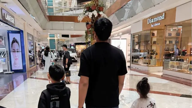 Melody Prima Tampilkan Wajah Anak Ketiga, Ini 5 Potret Manisnya Bersama Keluarga  (credit: instagram.com/melodyprima)