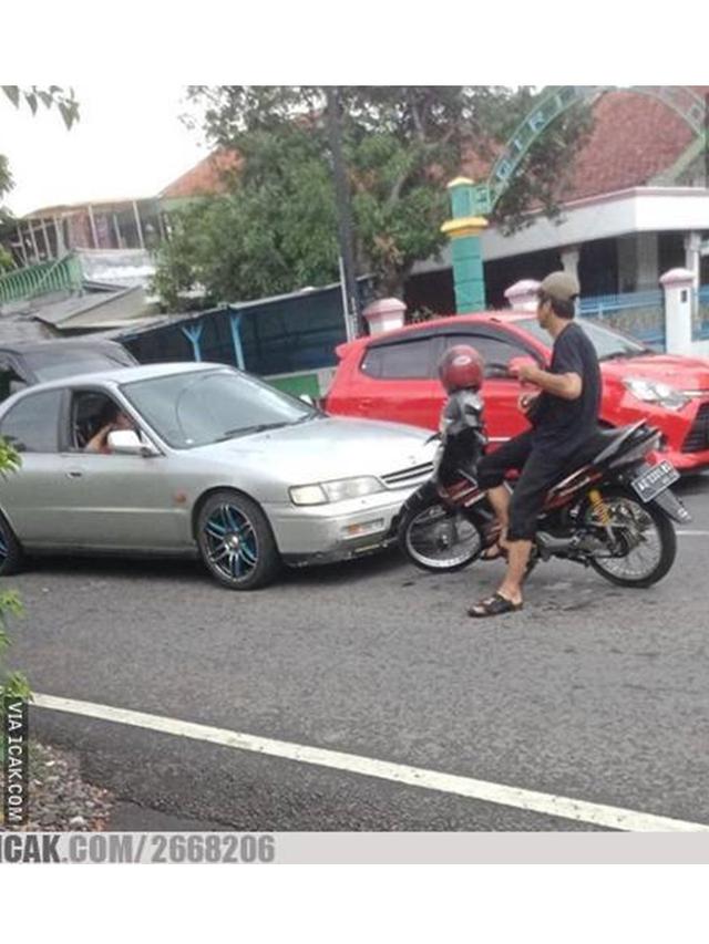 6 Kelakuan Pengendara Motor saat Lawan Arah di Jalan Raya Ini Bikin Geregetan