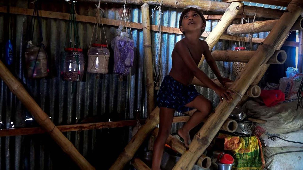 Keunggulan lain dari rumah Khudi Bari adalah biaya pembangunannya yang rendah. Dibandingkan dengan rumah konvensional, rumah ini jauh lebih murah dan dapat diakses oleh masyarakat berpenghasilan rendah.&nbsp;<br>