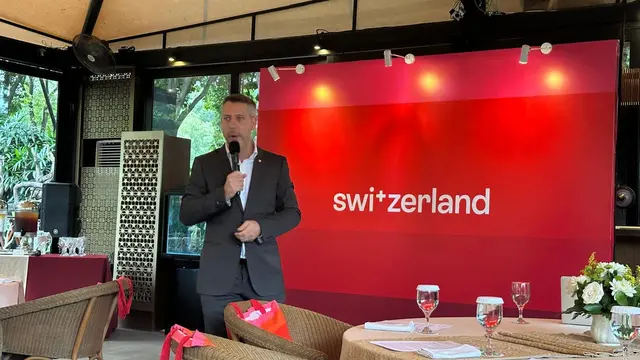 Batiste Pilet, Director for Southeast Asia of Switzerland Tourism, dalam acara media briefing di Jakarta, Senin (17/3/2025). (Liputan6.com/Benedikta Miranti)
