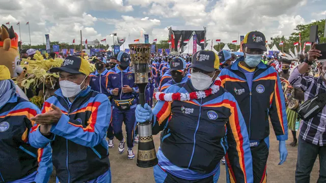 Foto: Diarak Keliling Kota, Api PON XX Papua Tiba di Merauke